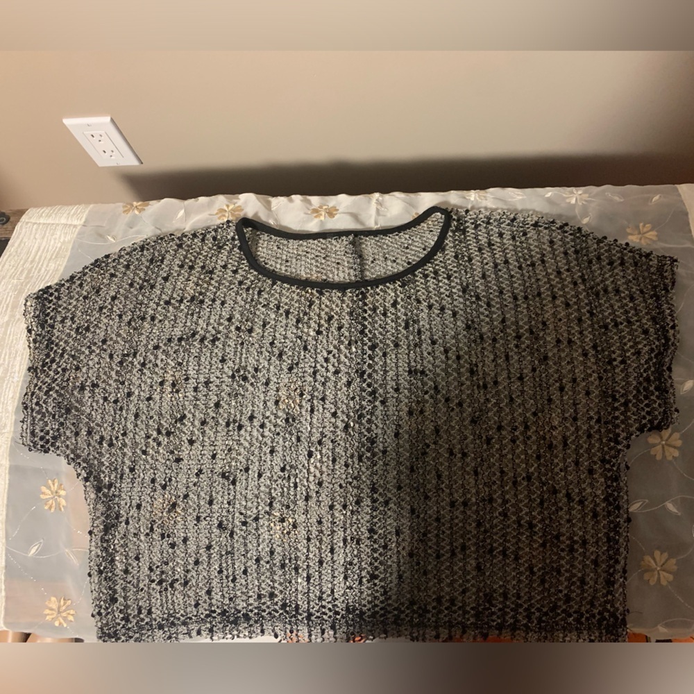 Fishnet knit with sparkles top medium short sleeve